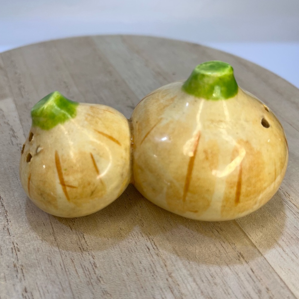 Vintage Japan Onions Salt and Pepper Shakers Single Joined Onion Shaker